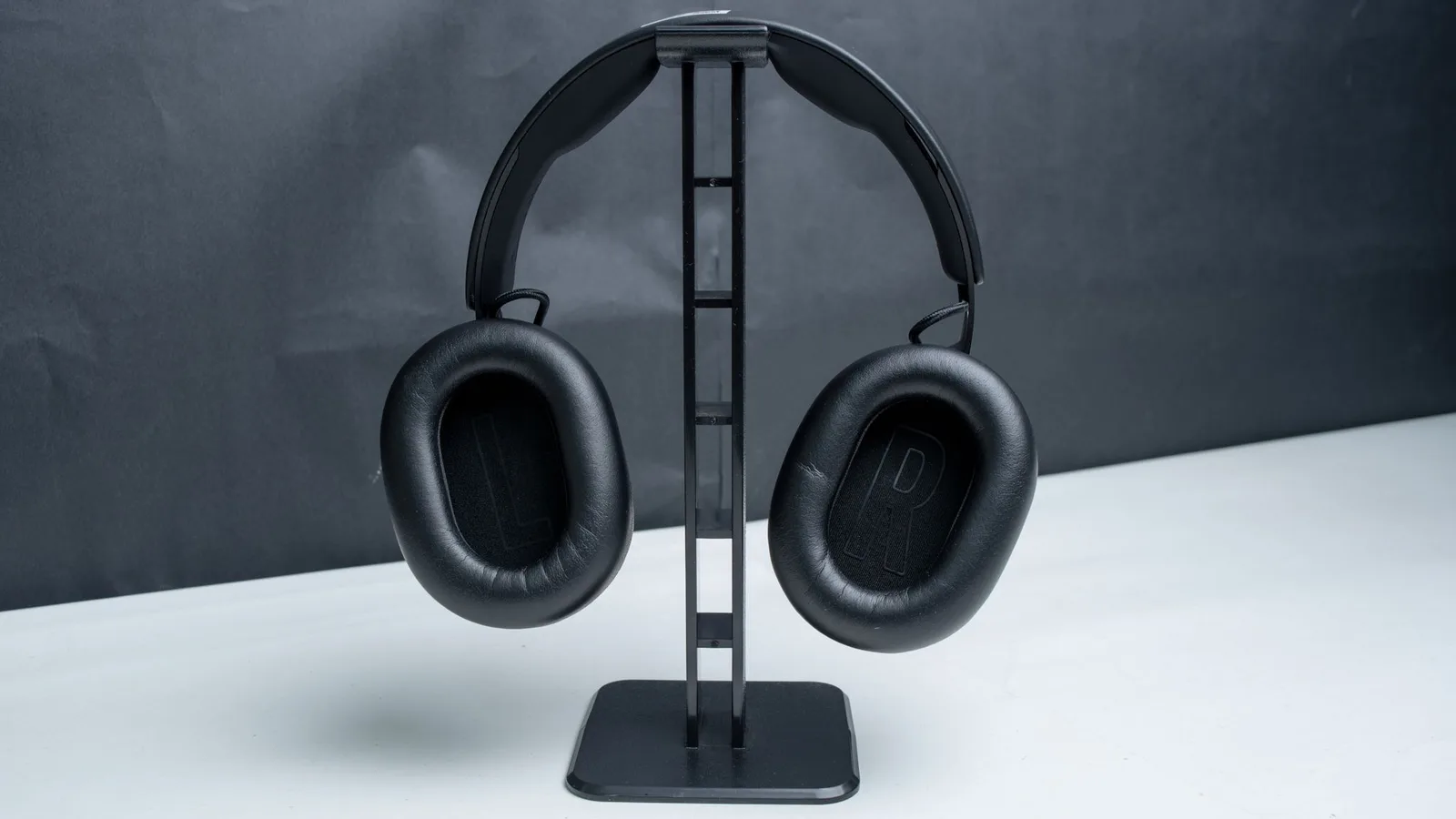 مراجعة سماعة Voyager Surround 80 UC Wireless