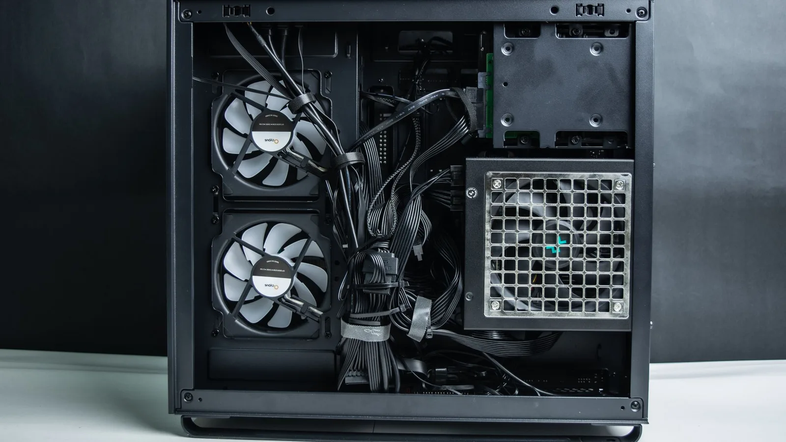مراجعة صندوق الحاسب Ocypus Iota C70 BK ARGB