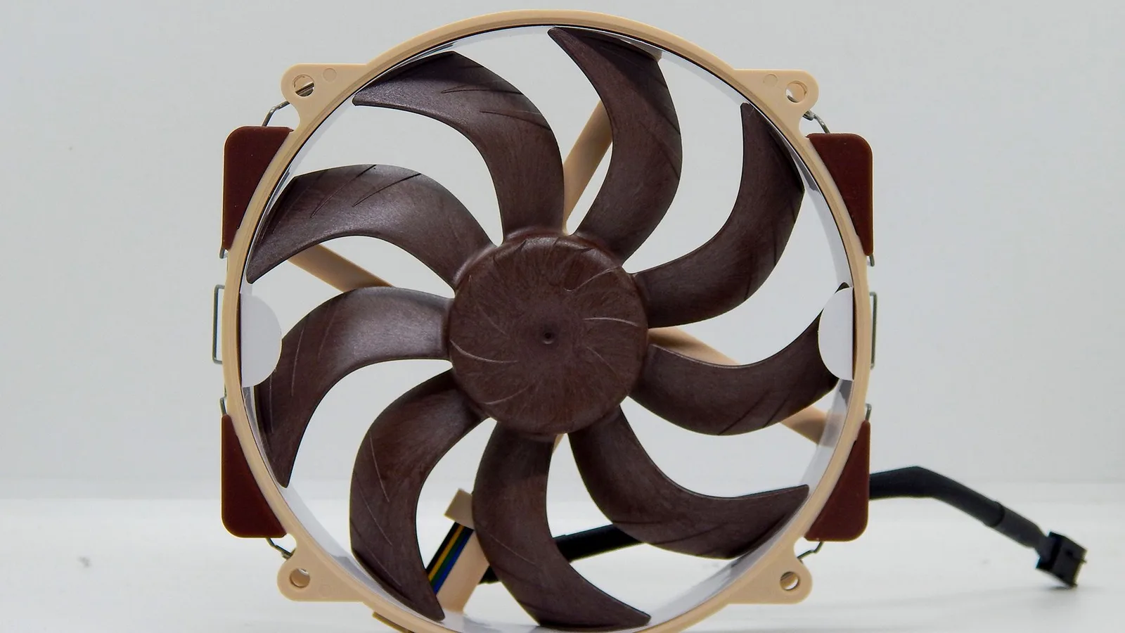 الجانب الأمامي لـ مراوح Noctua NF-A14x25R G2 PWM