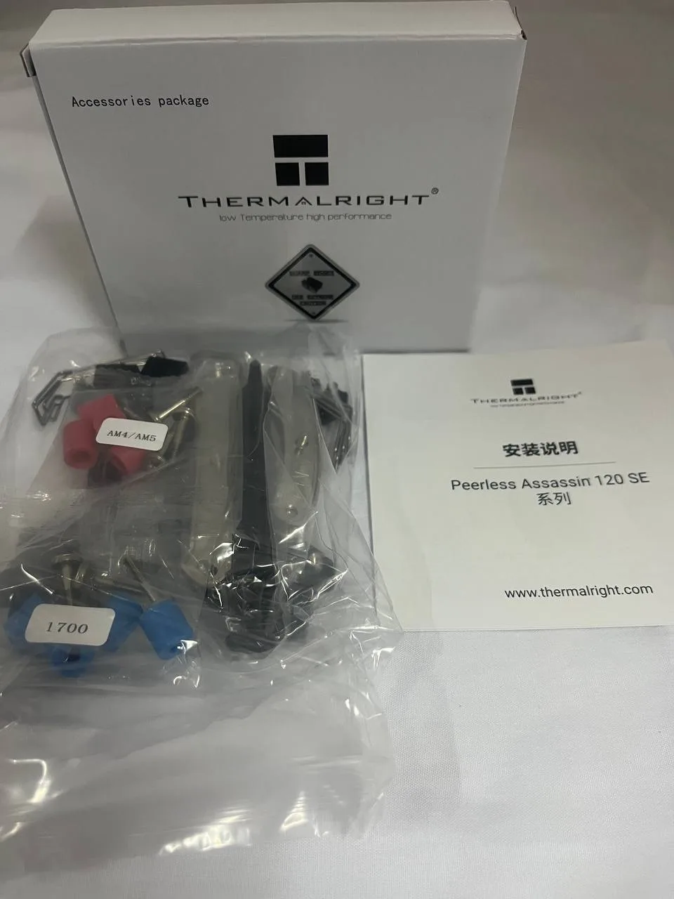 الملحقات الموجودة مع مبرد Peerless Assassin 120SE
