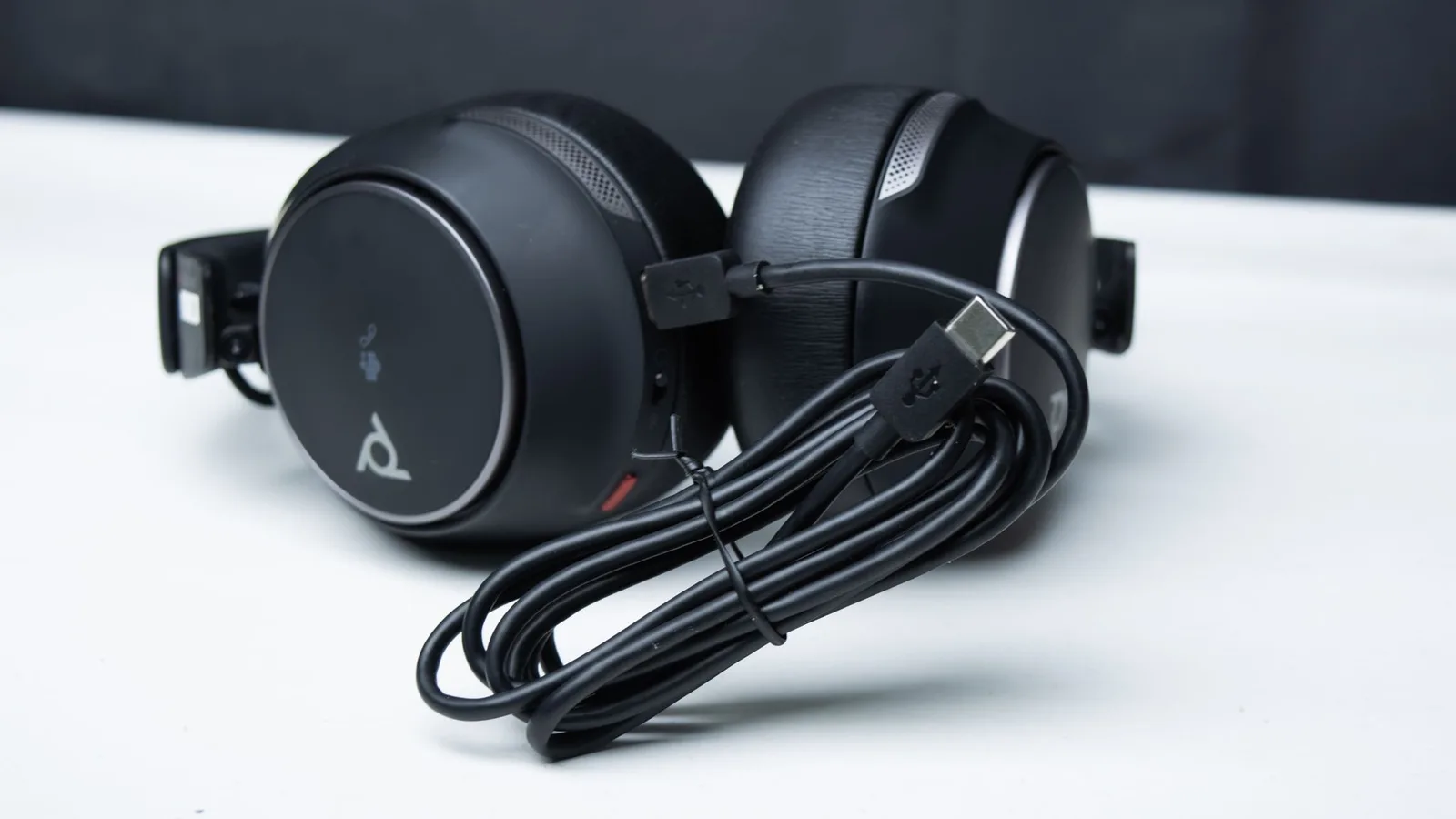 مراجعة سماعة Voyager Surround 80 UC Wireless