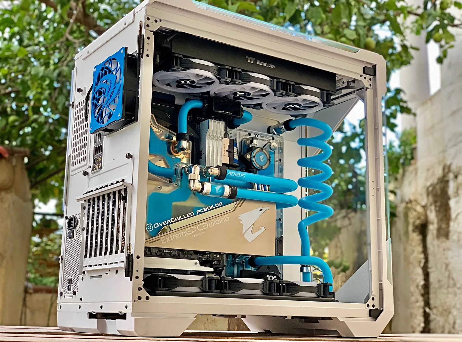 مقارنة Corsair A500 ضد DeepCool 400 Pro: أيهما أفضل لجهازك