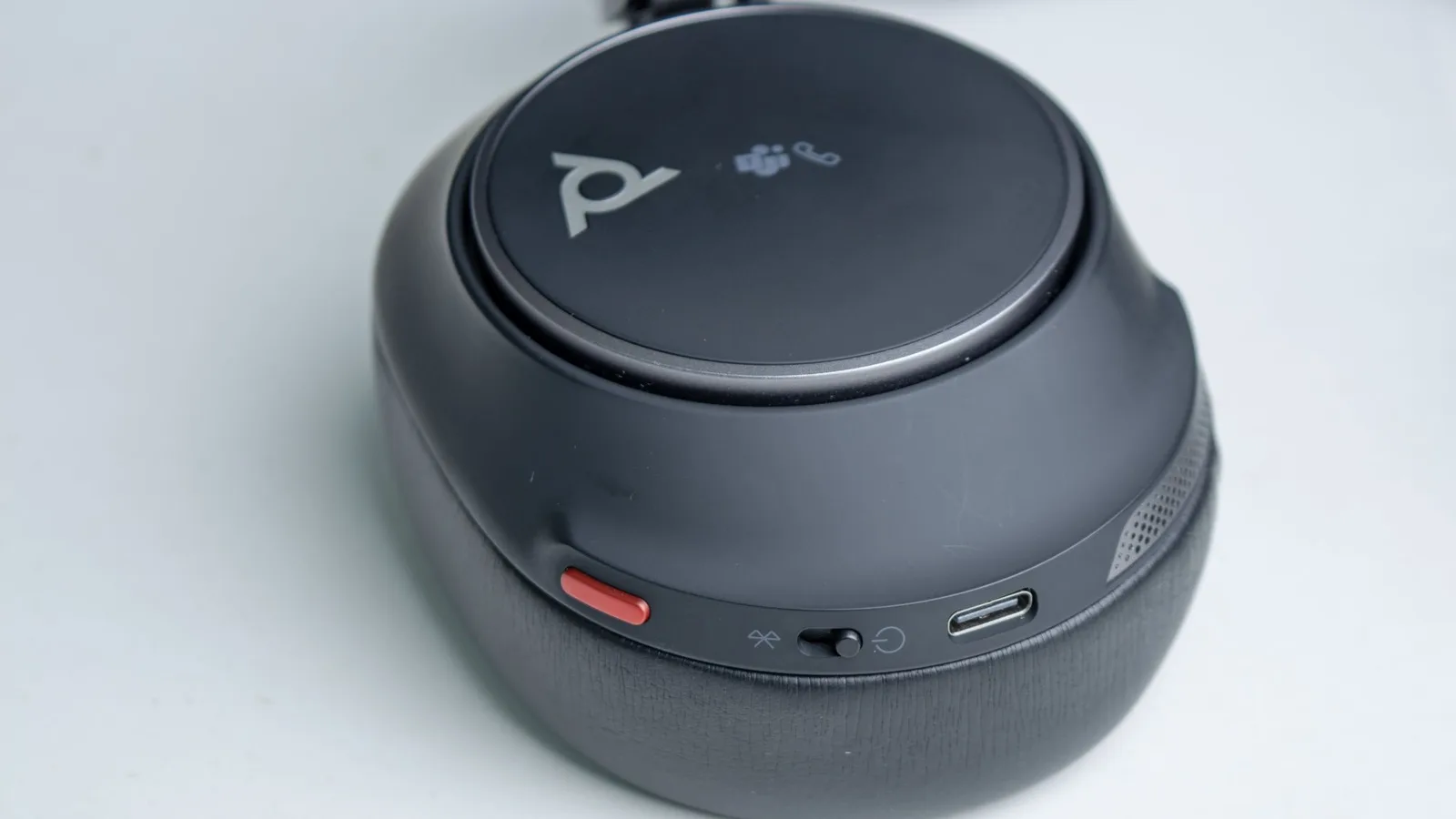مراجعة سماعة Voyager Surround 80 UC Wireless