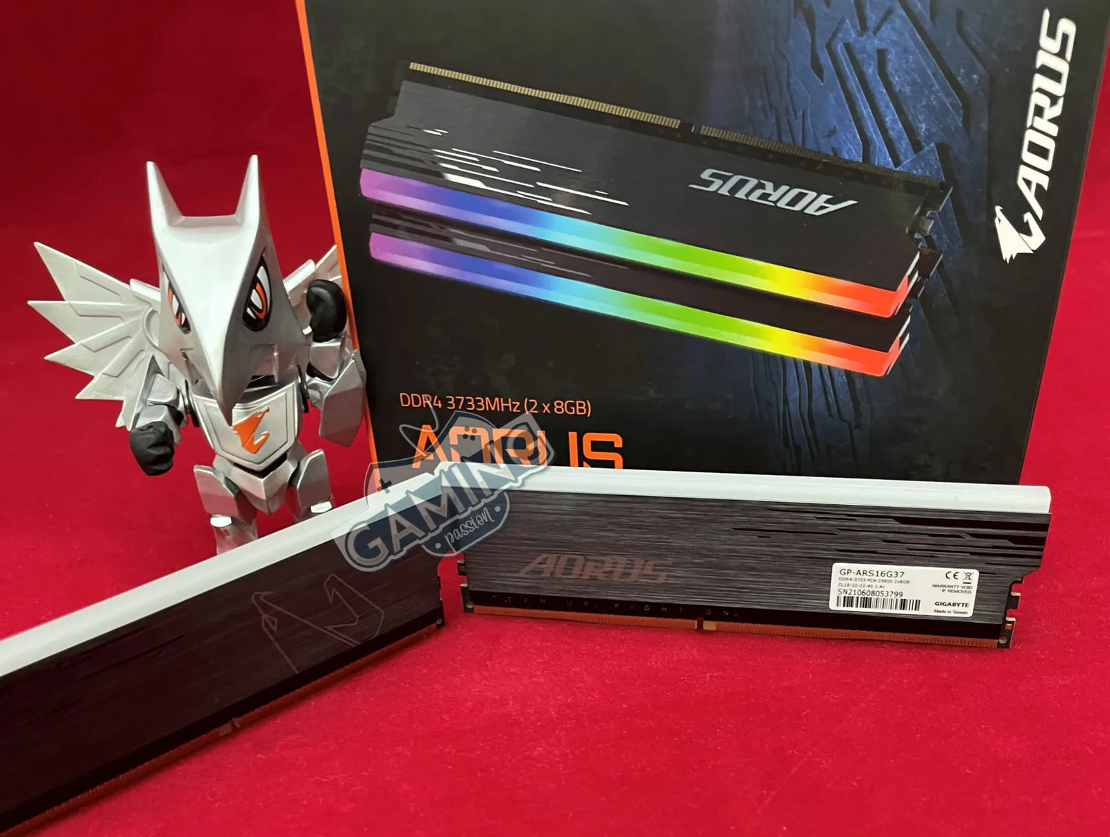 فتح علبة رامات Aorus RGB
