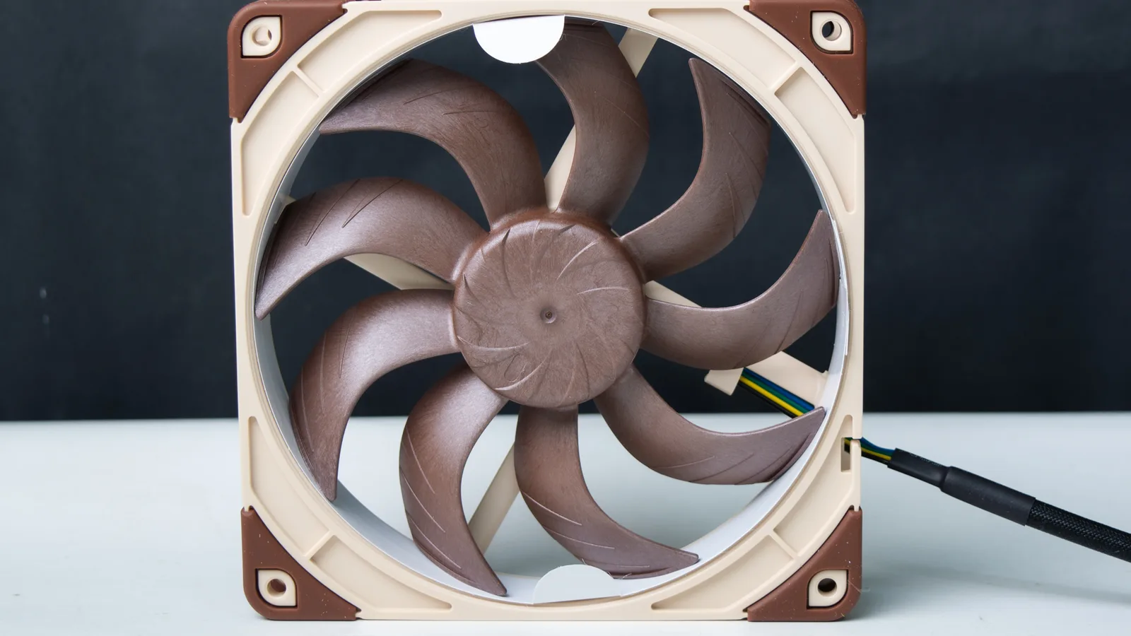 مراجعة مراوح NF-A14x25 G2 PWM
